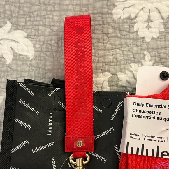 Lululemon Heart Wristlet ~ Daily Essential Socks & Lululemon Black Shopper ~ NWT - Picture 3 of 8